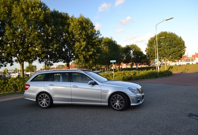 Mercedes-Benz E 63 AMG S212 V8 Biturbo