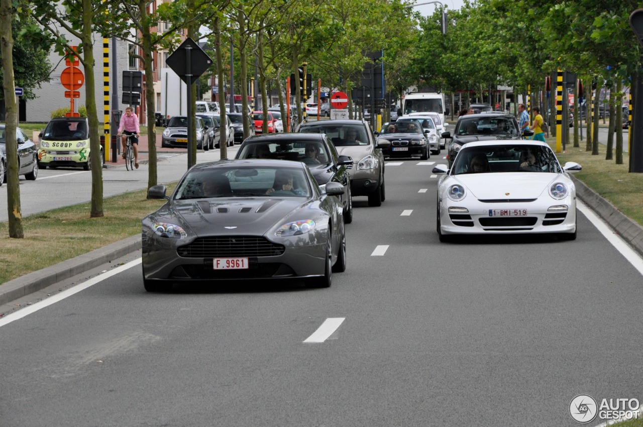 Aston Martin V12 Vantage