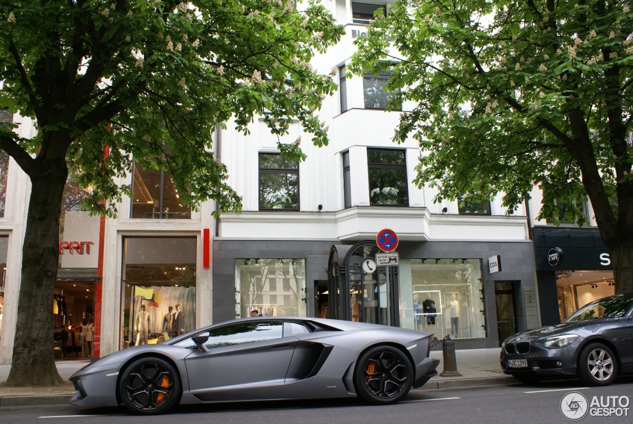 Lamborghini Aventador LP700-4