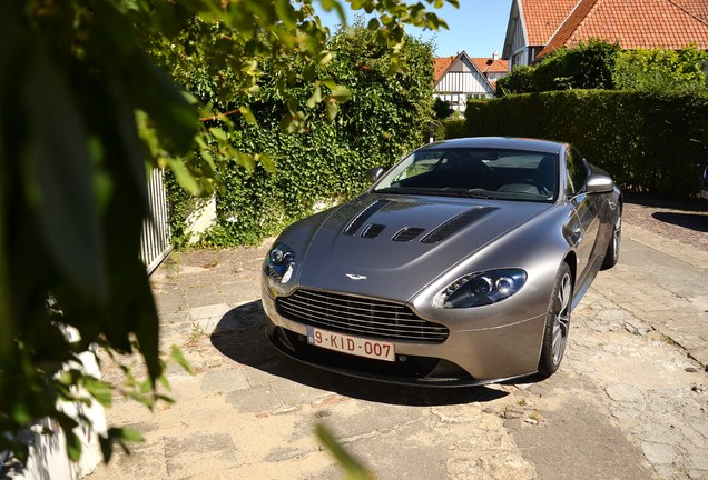 Aston Martin V12 Vantage