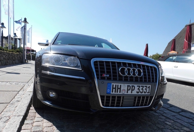 Audi S8 D3