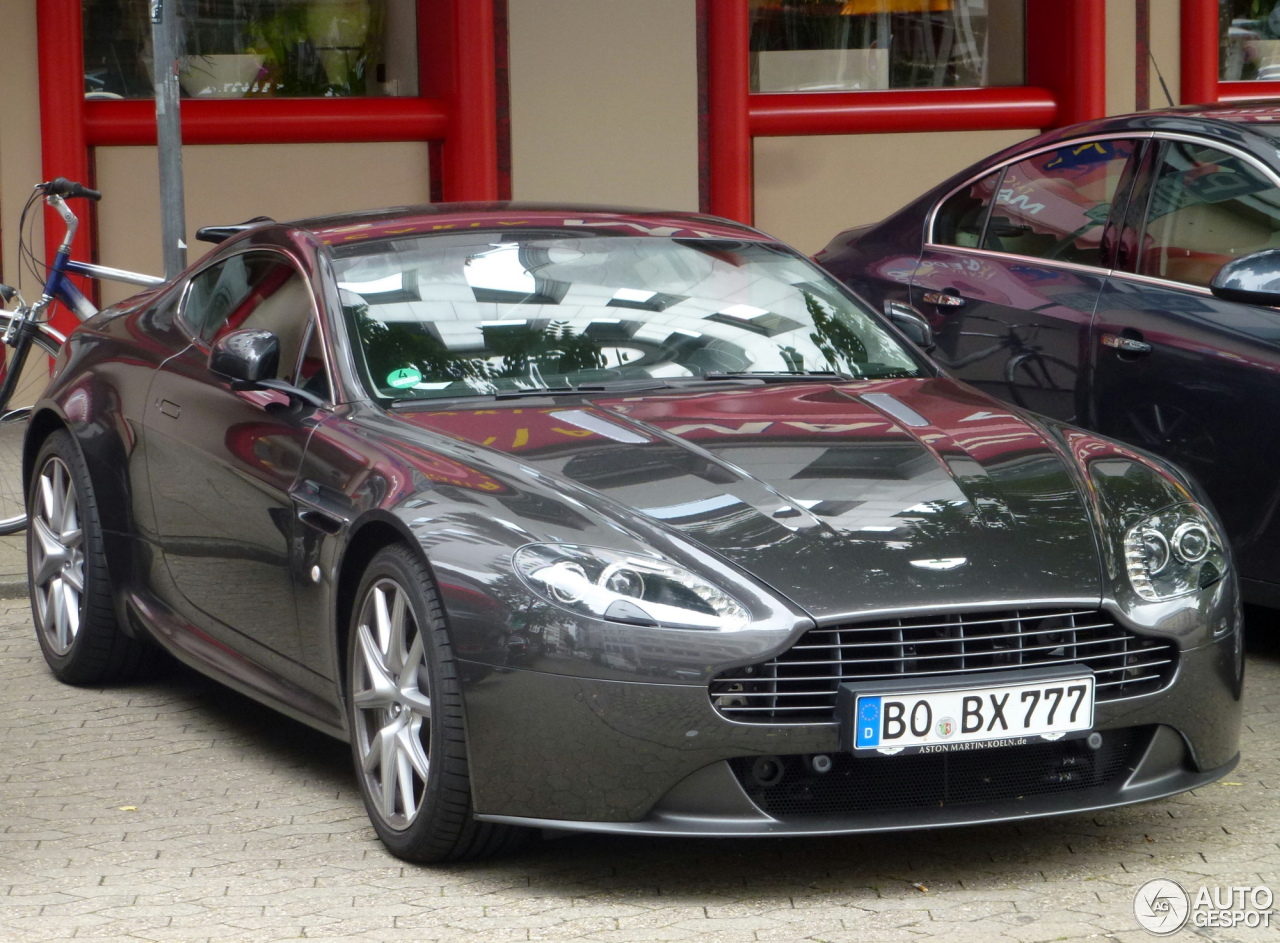 Aston Martin V8 Vantage 2012