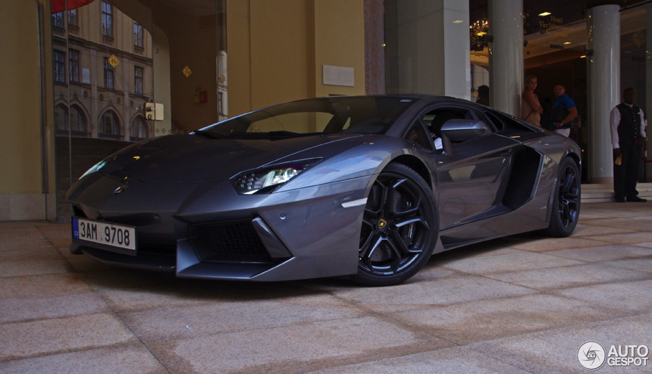 Lamborghini Aventador LP700-4