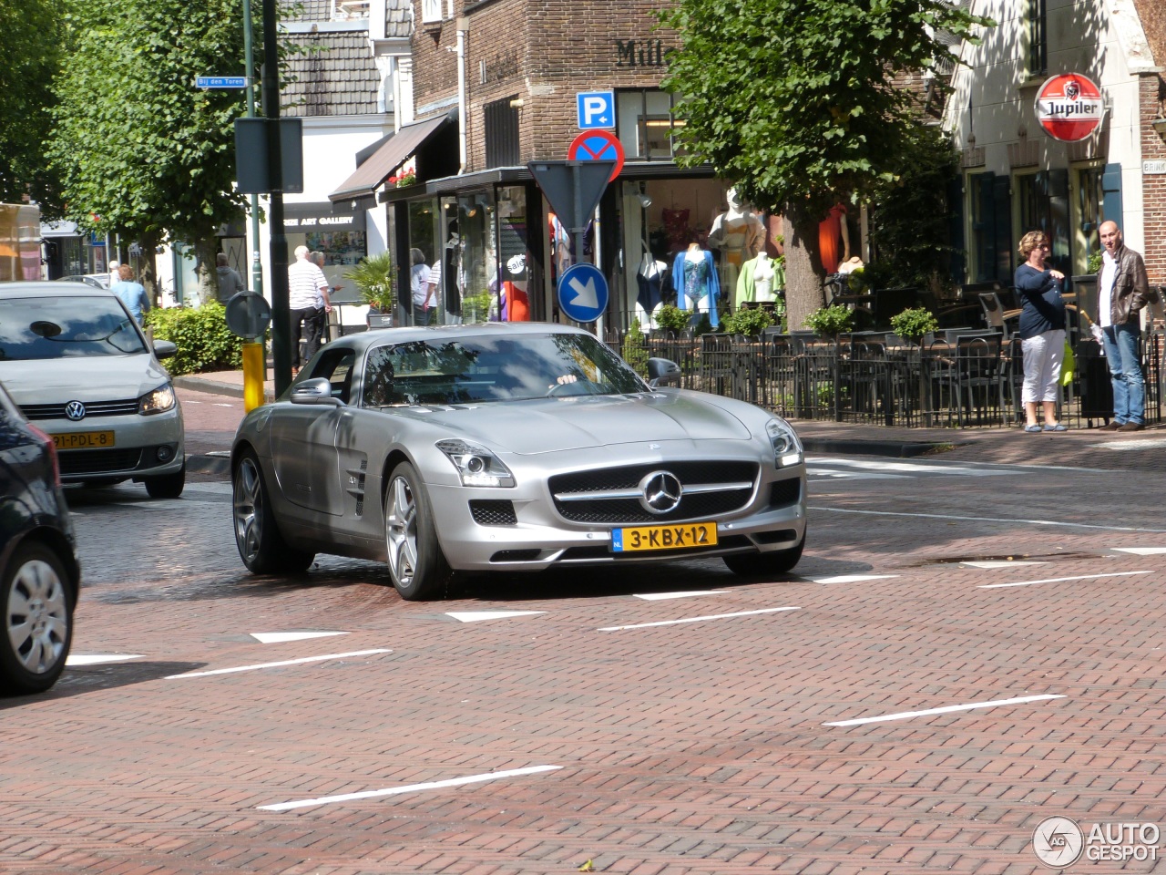 Mercedes-Benz SLS AMG