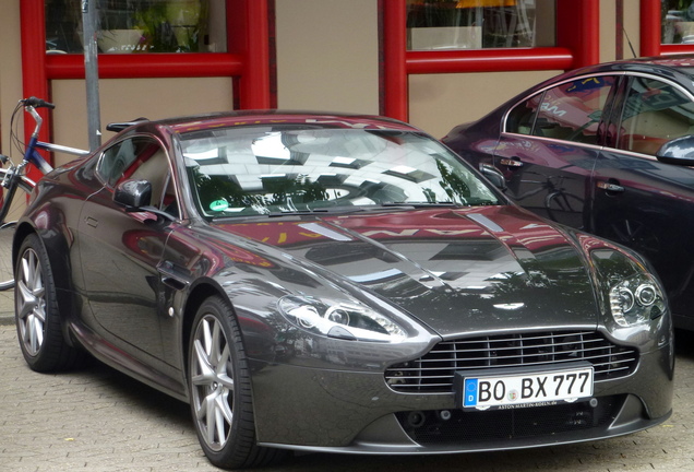 Aston Martin V8 Vantage 2012