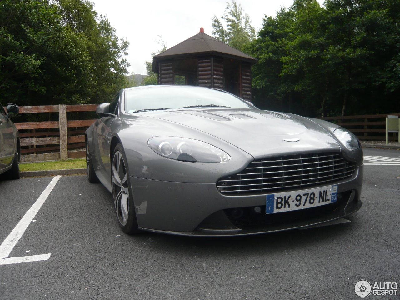 Aston Martin V12 Vantage