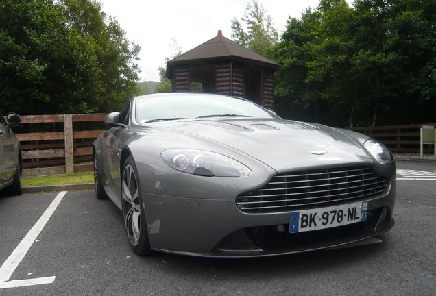 Aston Martin V12 Vantage