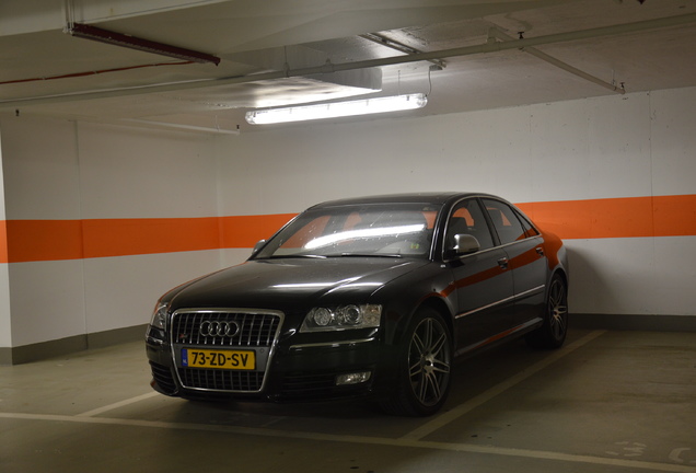 Audi S8 D3