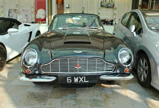 Aston Martin DB6 Volante