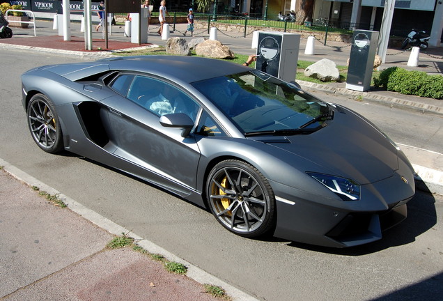 Lamborghini Aventador LP700-4