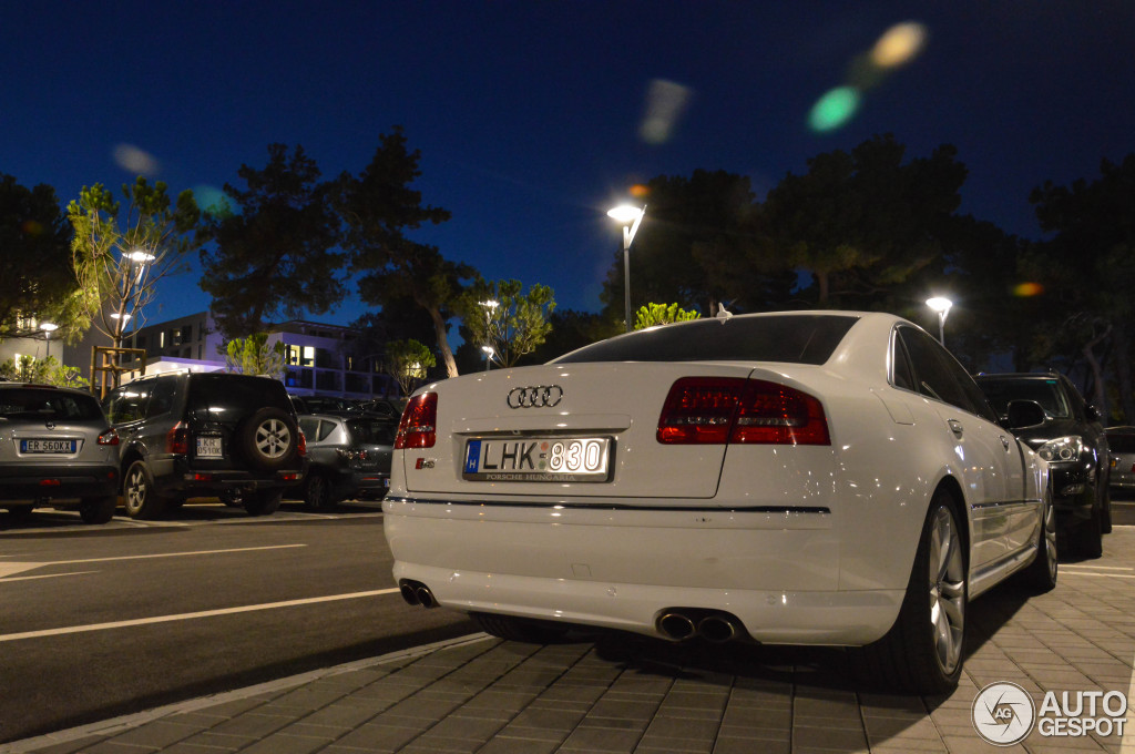 Audi S8 D3