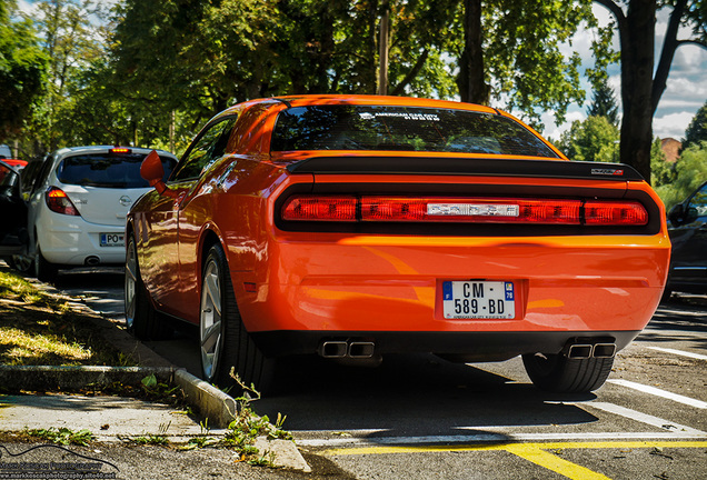 Dodge Challenger SRT-8