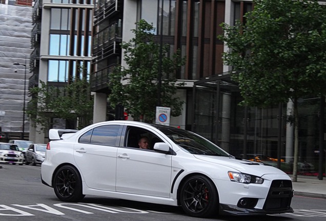 Mitsubishi Lancer Evolution X GSR FQ-300