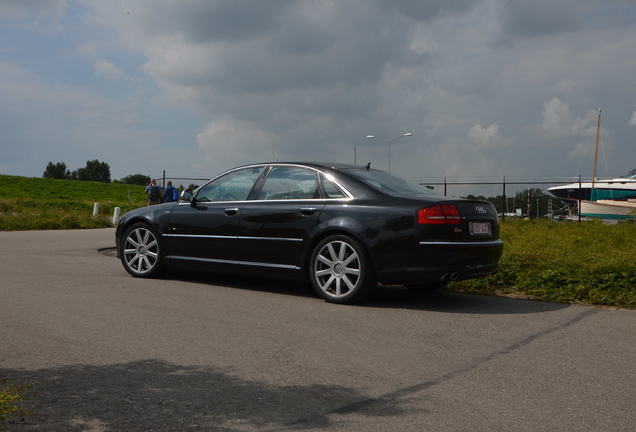 Audi S8 D3