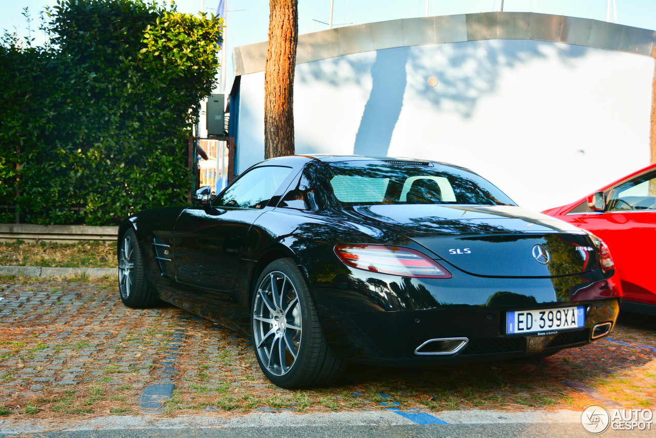 Mercedes-Benz SLS AMG