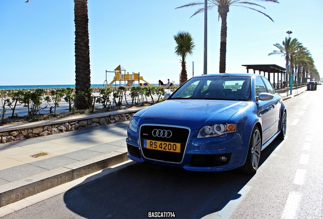 Audi RS4 Sedan