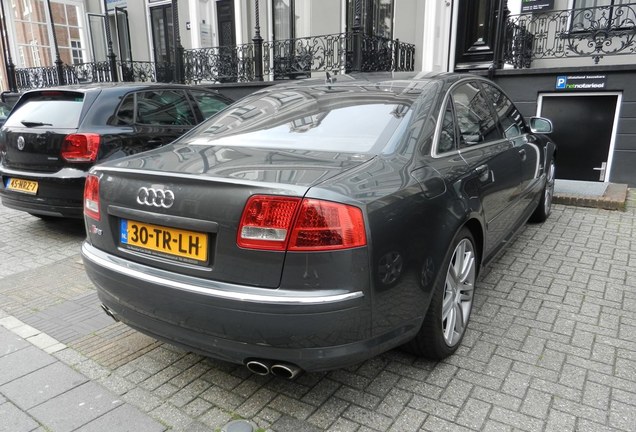 Audi S8 D3