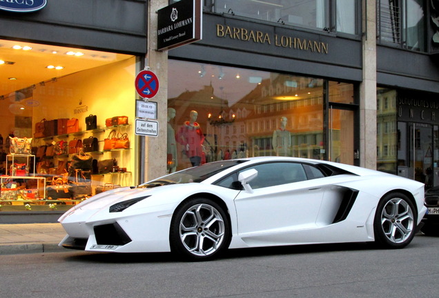 Lamborghini Aventador LP700-4