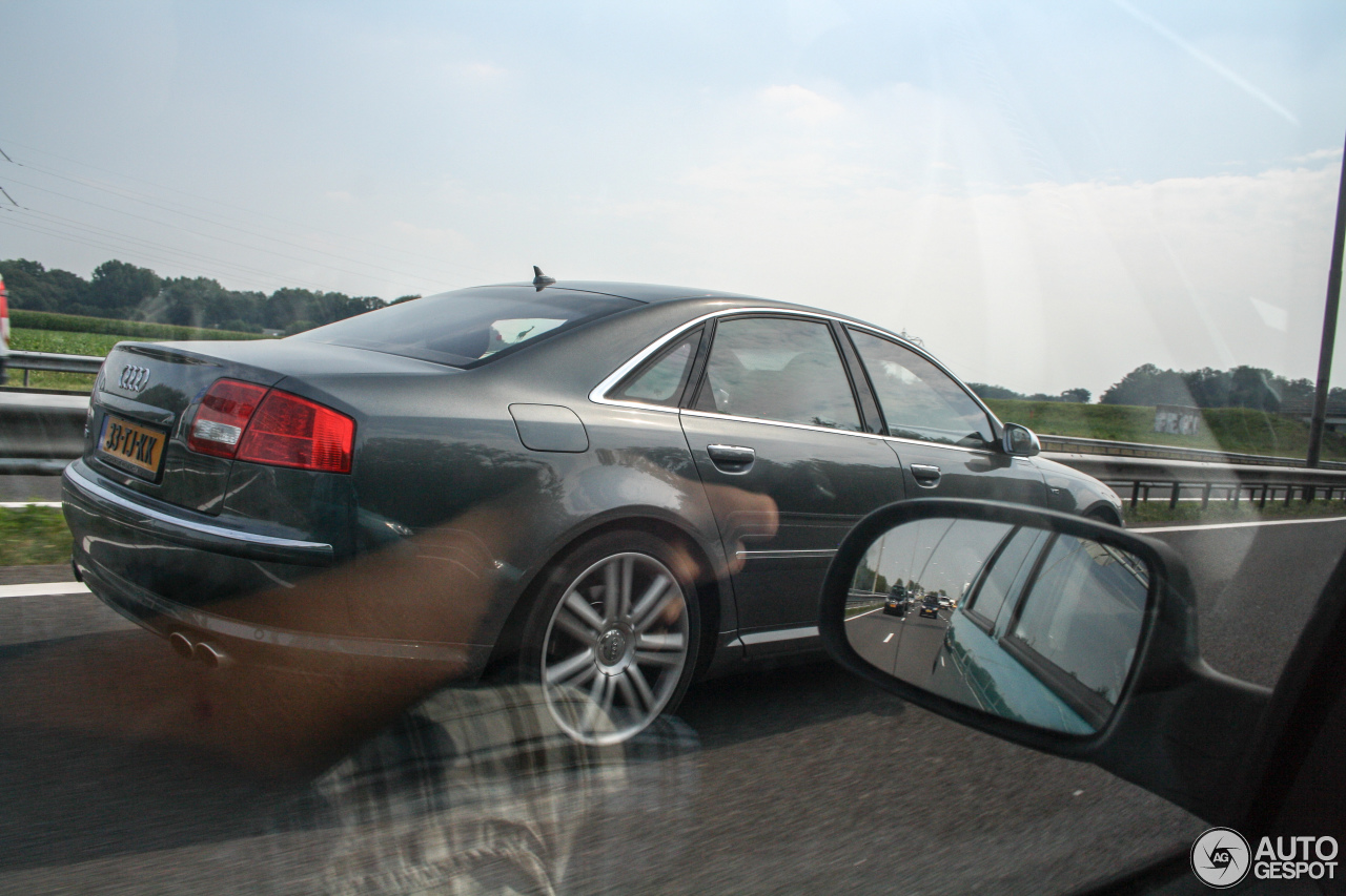 Audi S8 D3