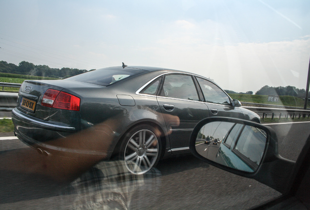 Audi S8 D3