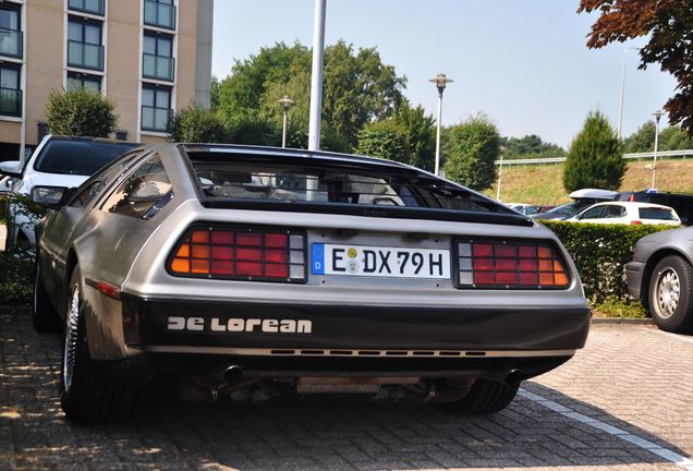 DeLorean DMC-12