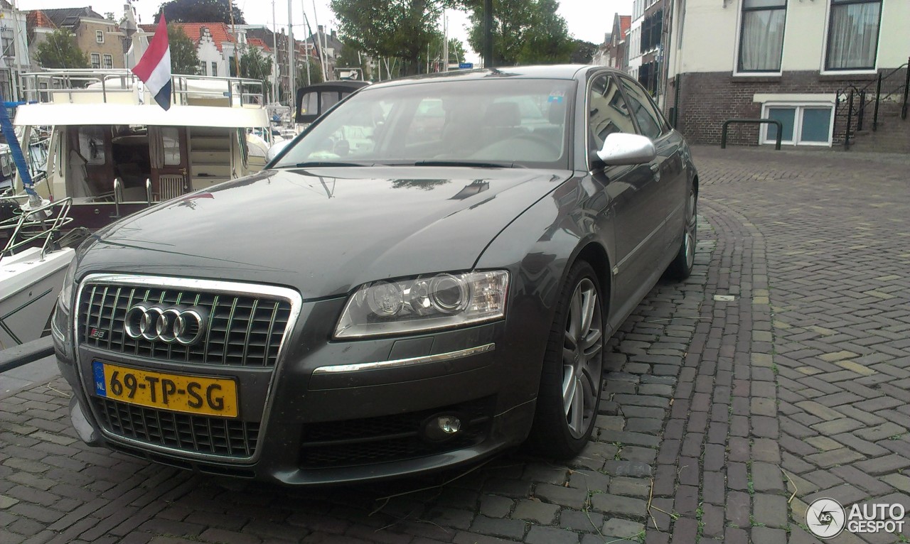 Audi S8 D3