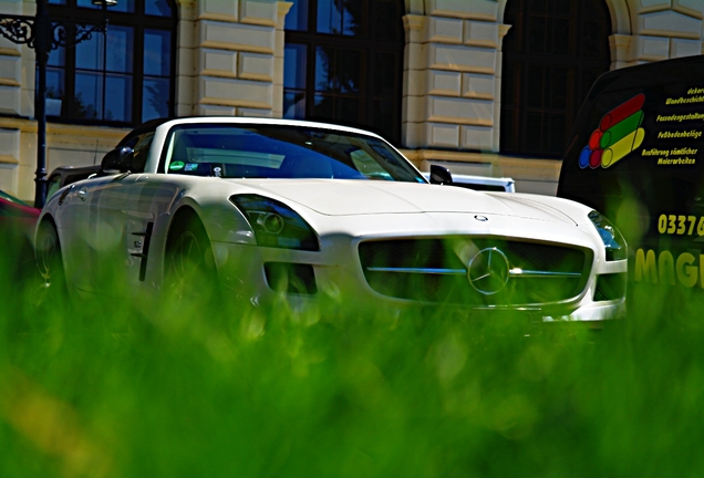 Mercedes-Benz SLS AMG GT Roadster