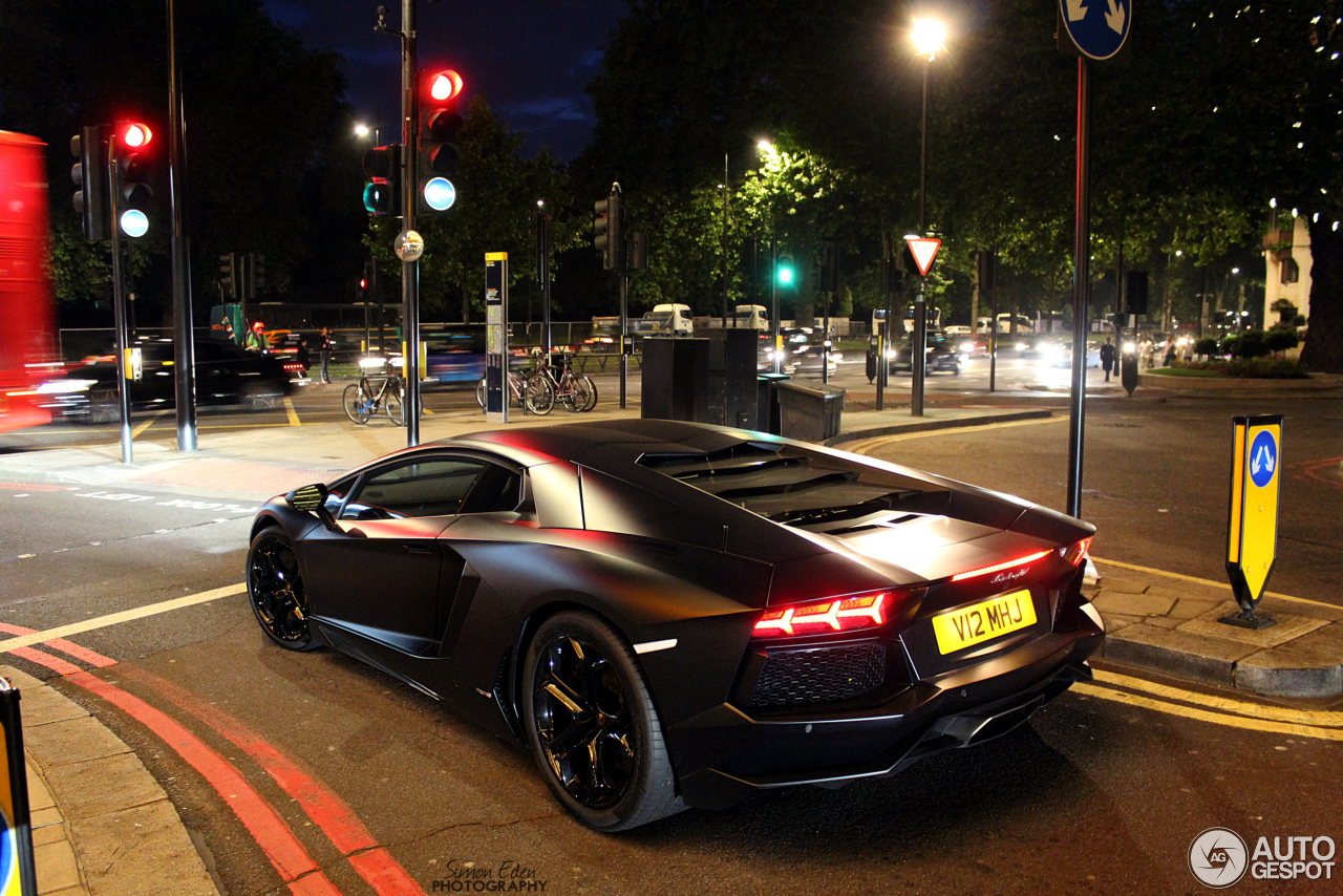 Lamborghini Aventador LP700-4