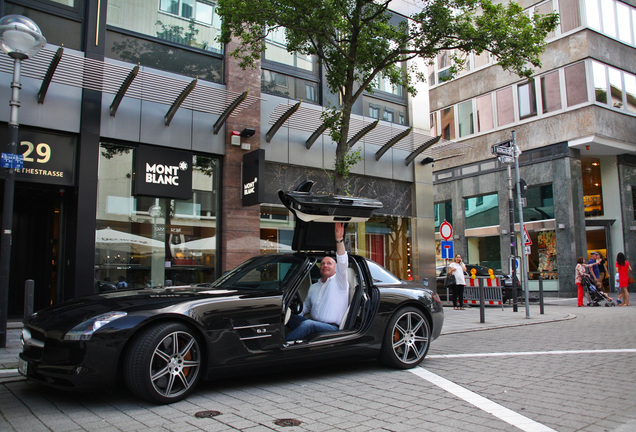 Mercedes-Benz SLS AMG