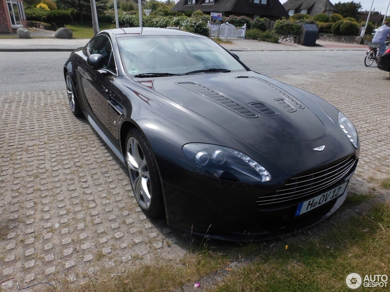 Aston Martin V12 Vantage