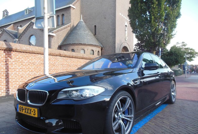 BMW M5 F10 2011