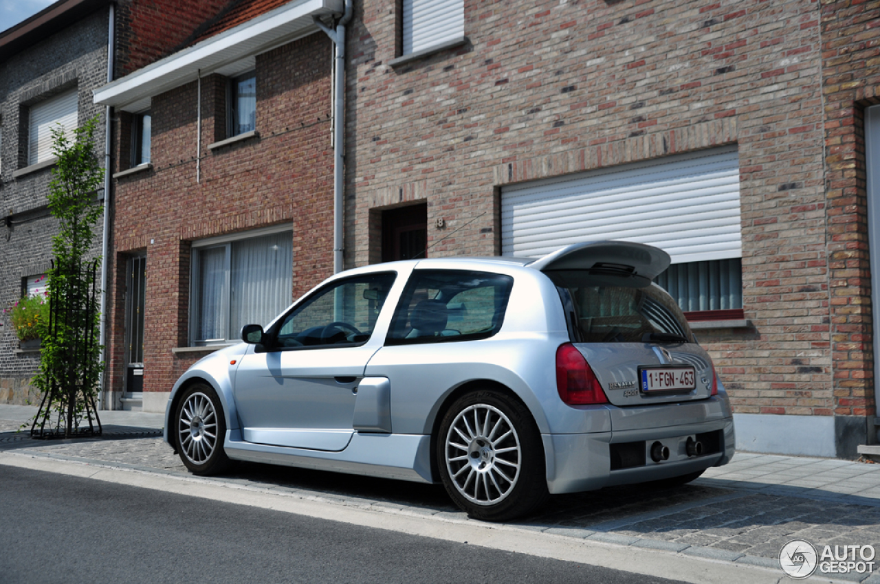 Renault Clio V6