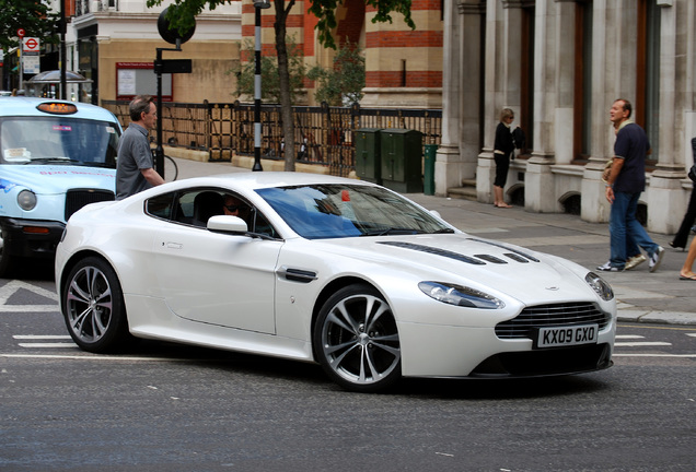 Aston Martin V12 Vantage