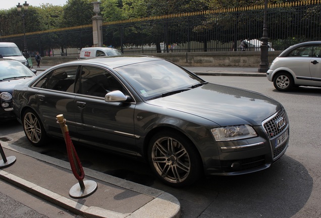 Audi S8 D3