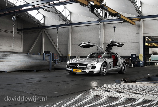 Mercedes-Benz SLS AMG