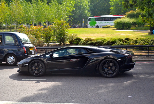 Lamborghini Aventador LP700-4