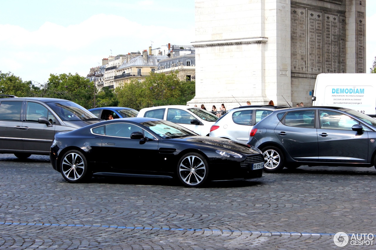 Aston Martin V12 Vantage