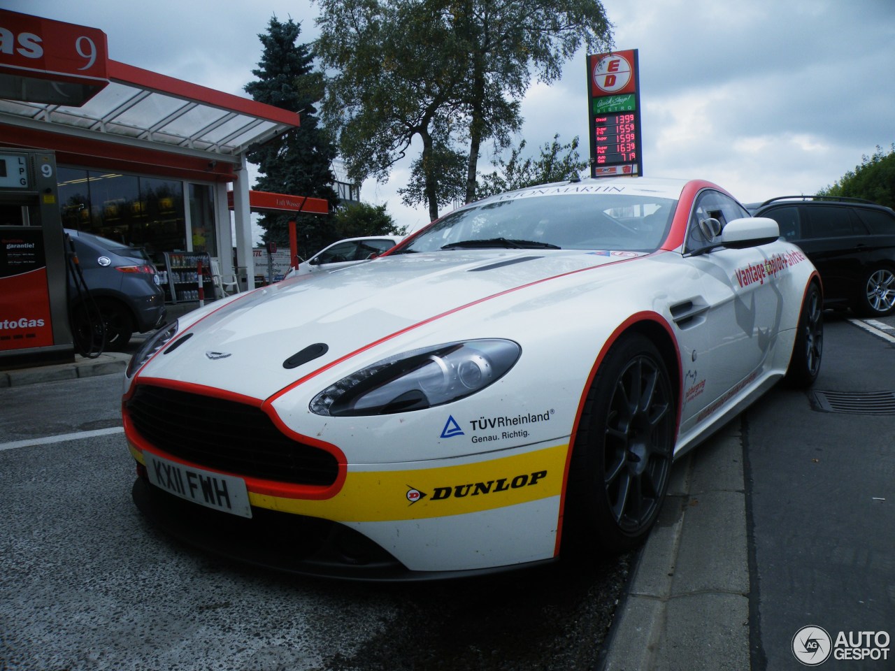 Aston Martin V8 Vantage GT4