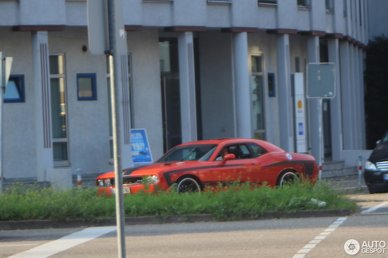 Dodge Challenger SRT-8