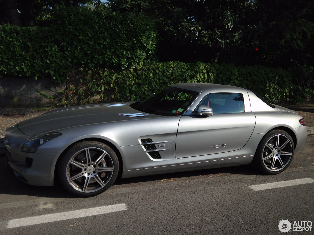 Mercedes-Benz SLS AMG