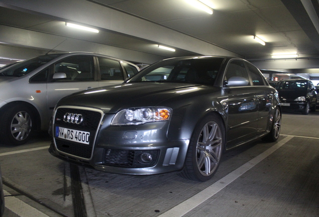 Audi RS4 Sedan