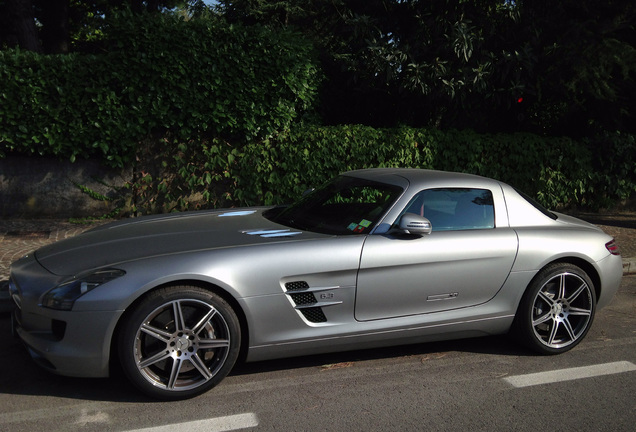 Mercedes-Benz SLS AMG