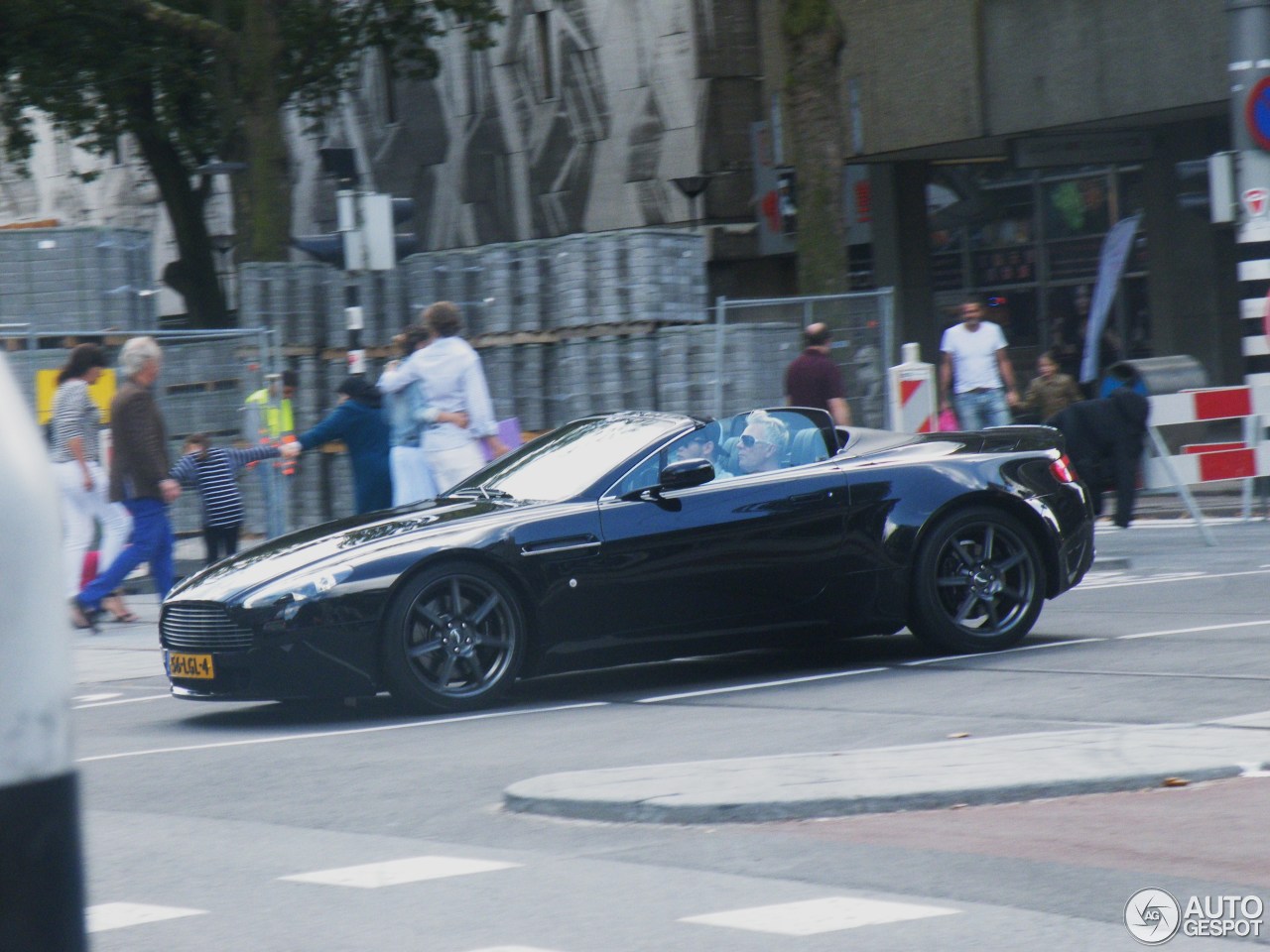 Aston Martin V8 Vantage Roadster