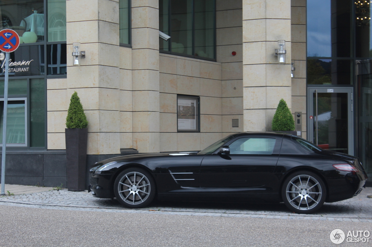 Mercedes-Benz SLS AMG