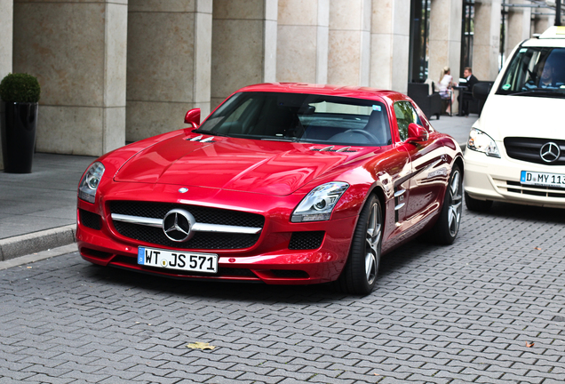 Mercedes-Benz SLS AMG