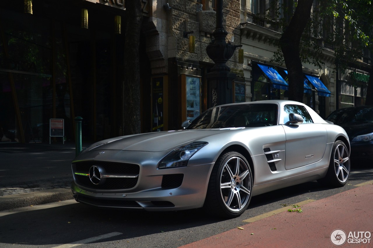 Mercedes-Benz SLS AMG