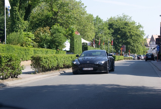 Aston Martin V12 Vantage Carbon Black Edition