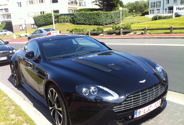 Aston Martin V12 Vantage Carbon Black Edition