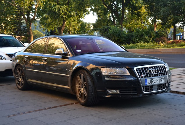 Audi S8 D3