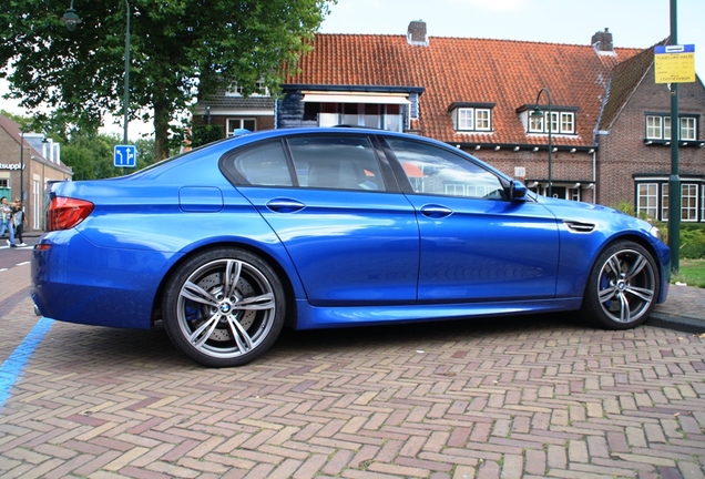 BMW M5 F10 2011